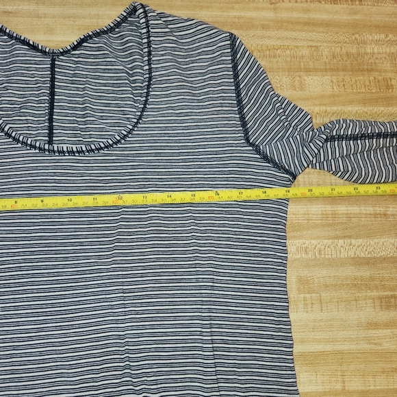 LULULEMON Yogini 5 Year Long Sleeve Tee, size 6 - Picture 9 of 13